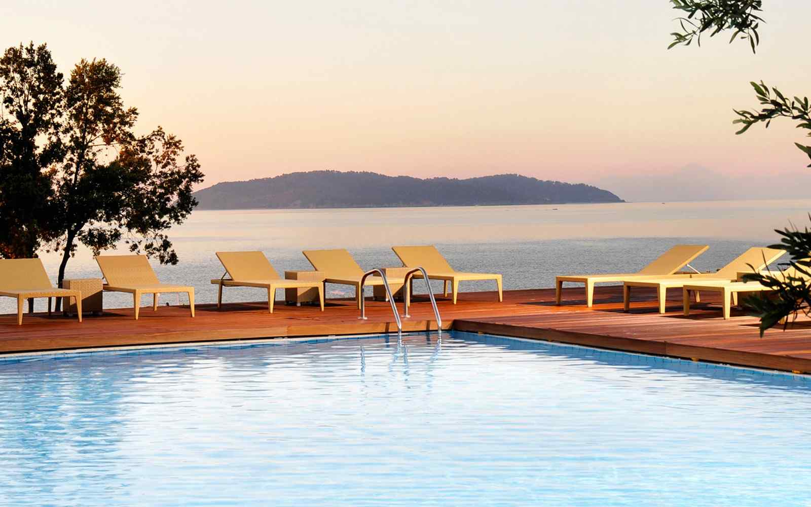 https://www.cristinahotel.com/wp-content/uploads/2016/03/summer-activities-05.jpg