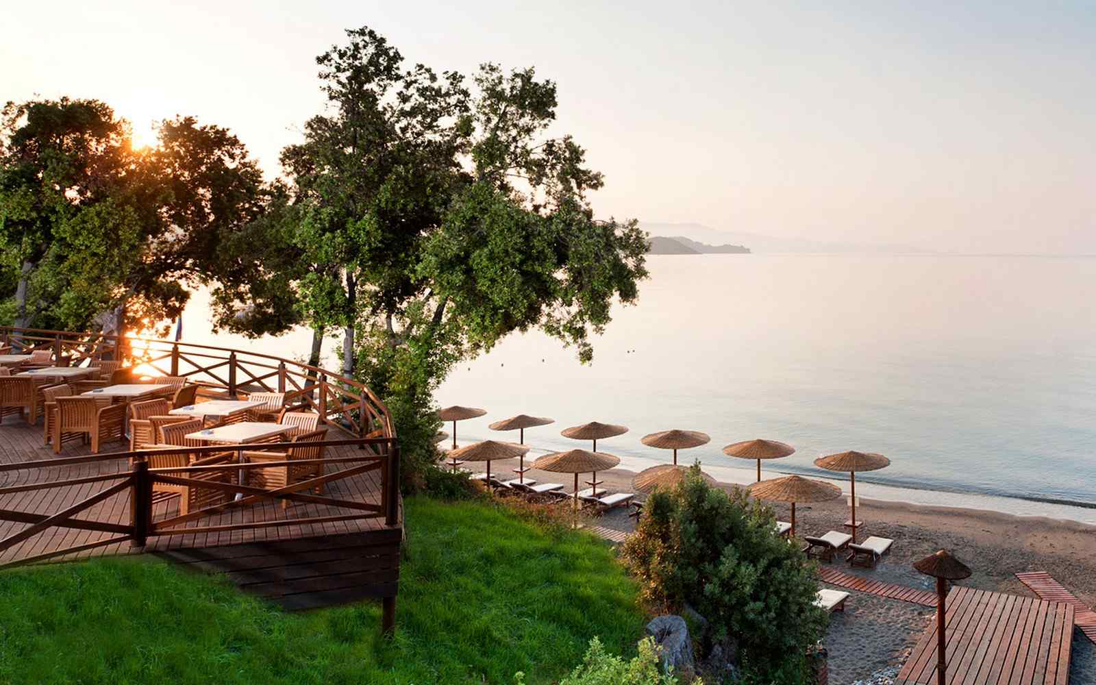 https://www.cristinahotel.com/wp-content/uploads/2016/03/summer-beach-03.jpg