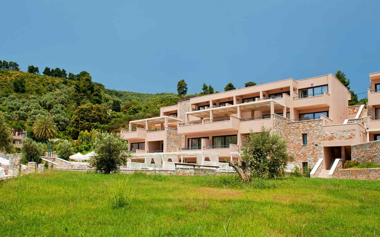https://www.cristinahotel.com/wp-content/uploads/2016/03/summer-hotel-01.jpg