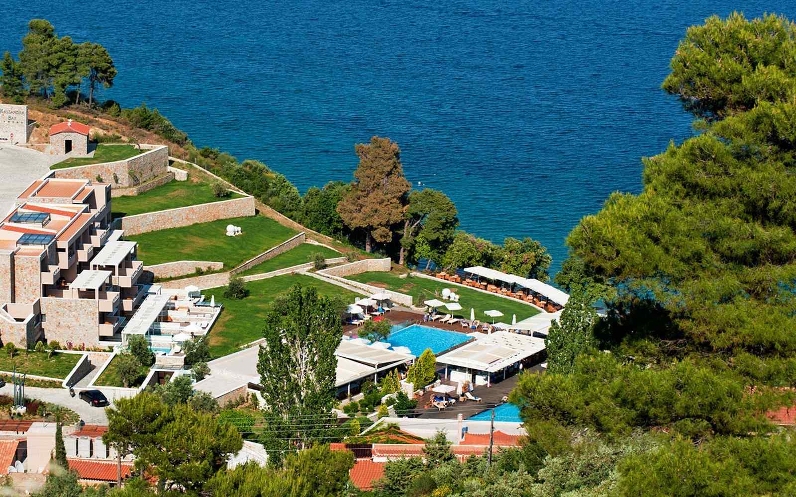 https://www.cristinahotel.com/wp-content/uploads/2016/03/summer-hotel-03.jpg