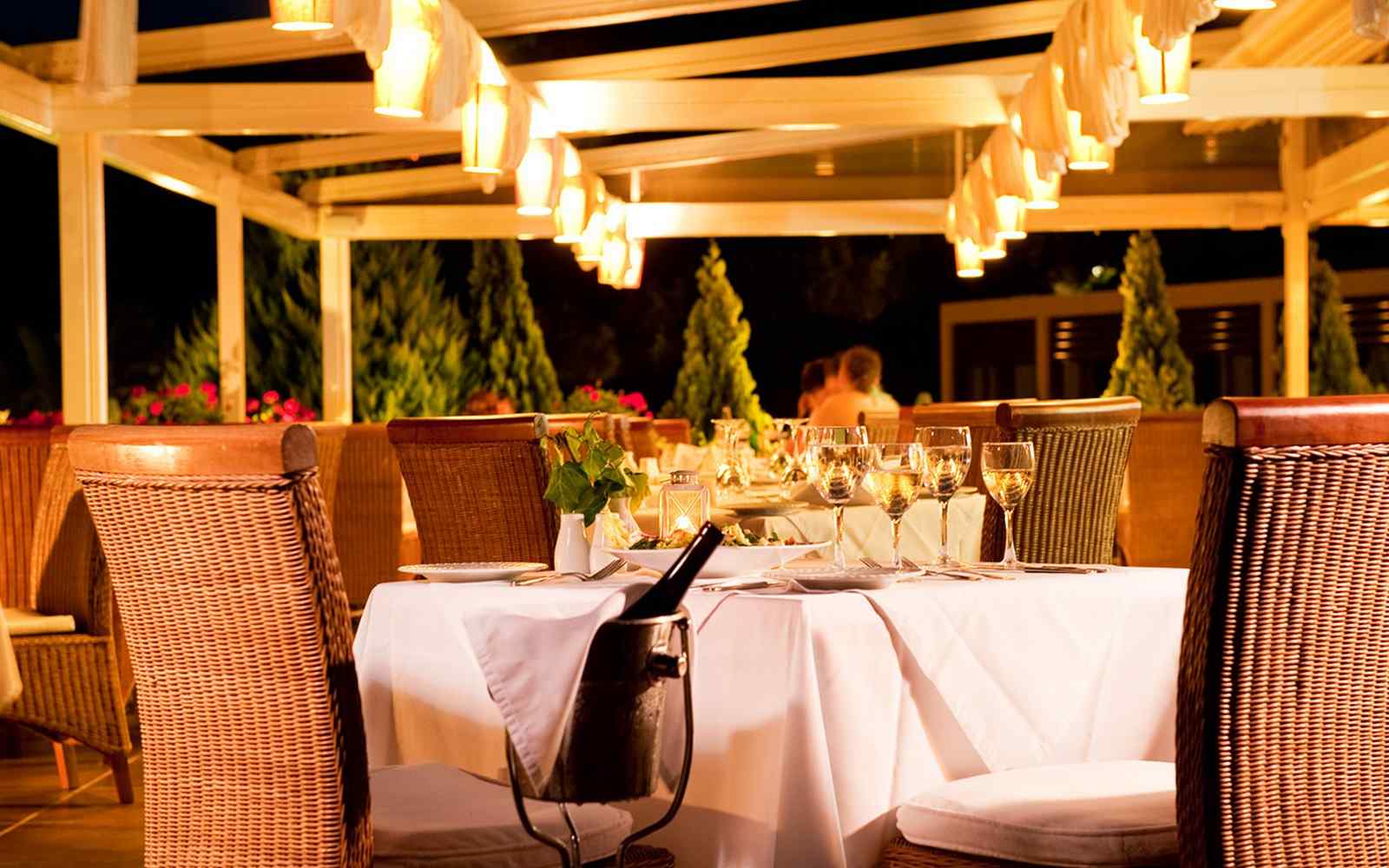 https://www.cristinahotel.com/wp-content/uploads/2016/03/summer-hotel-07.jpg
