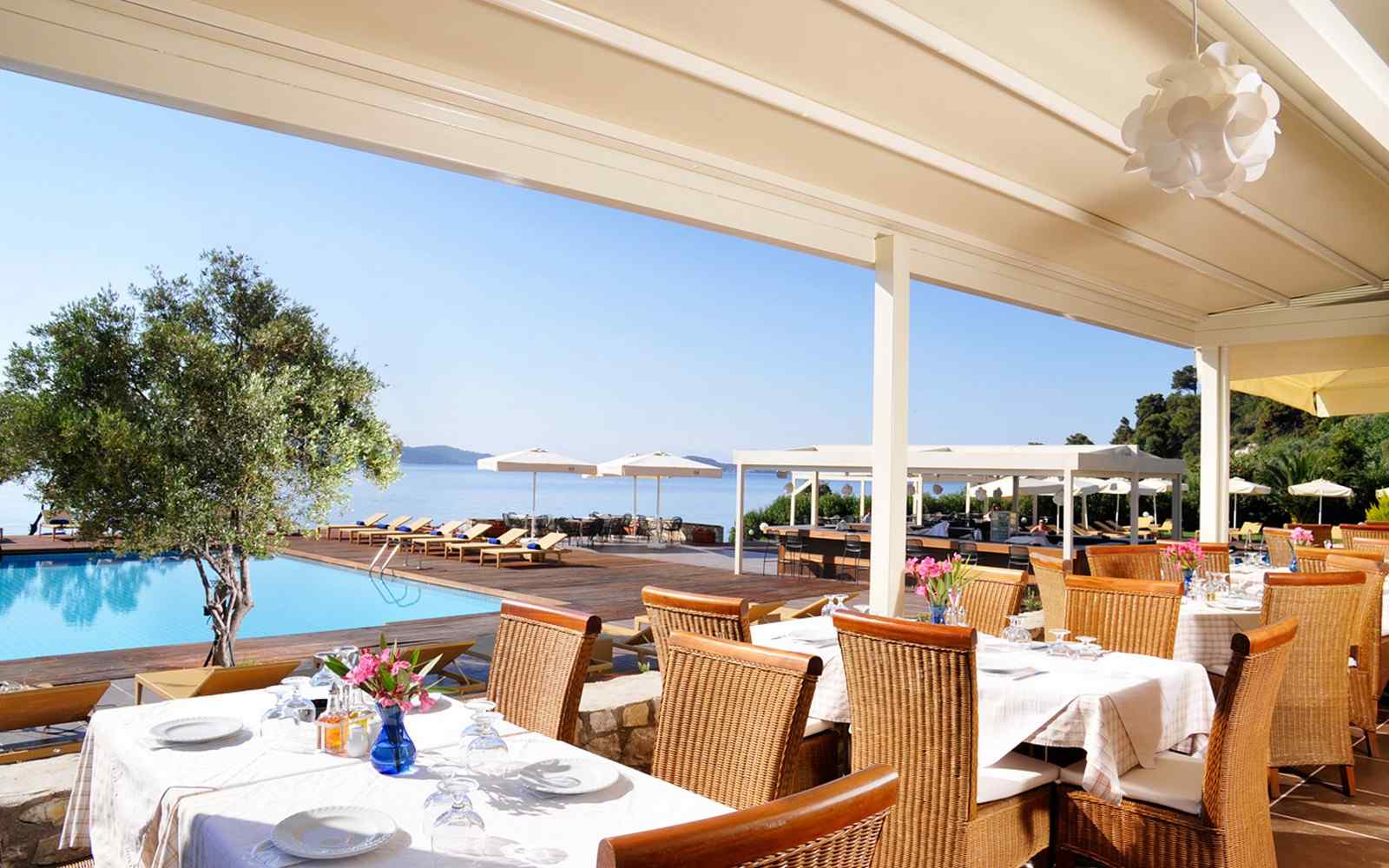 https://www.cristinahotel.com/wp-content/uploads/2016/03/summer-hotel-08.jpg