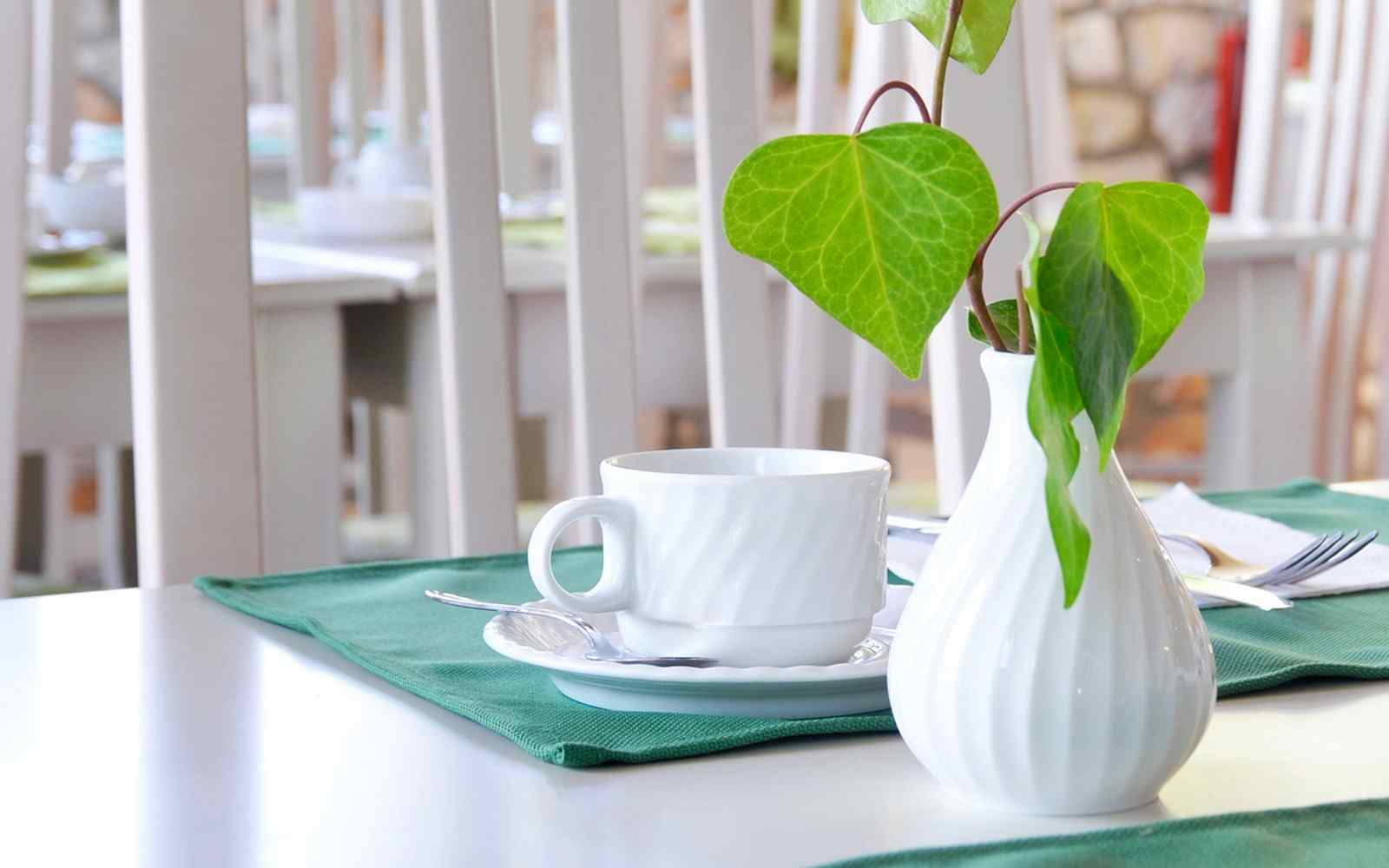 https://www.cristinahotel.com/wp-content/uploads/2016/03/summer-hotel-10.jpg