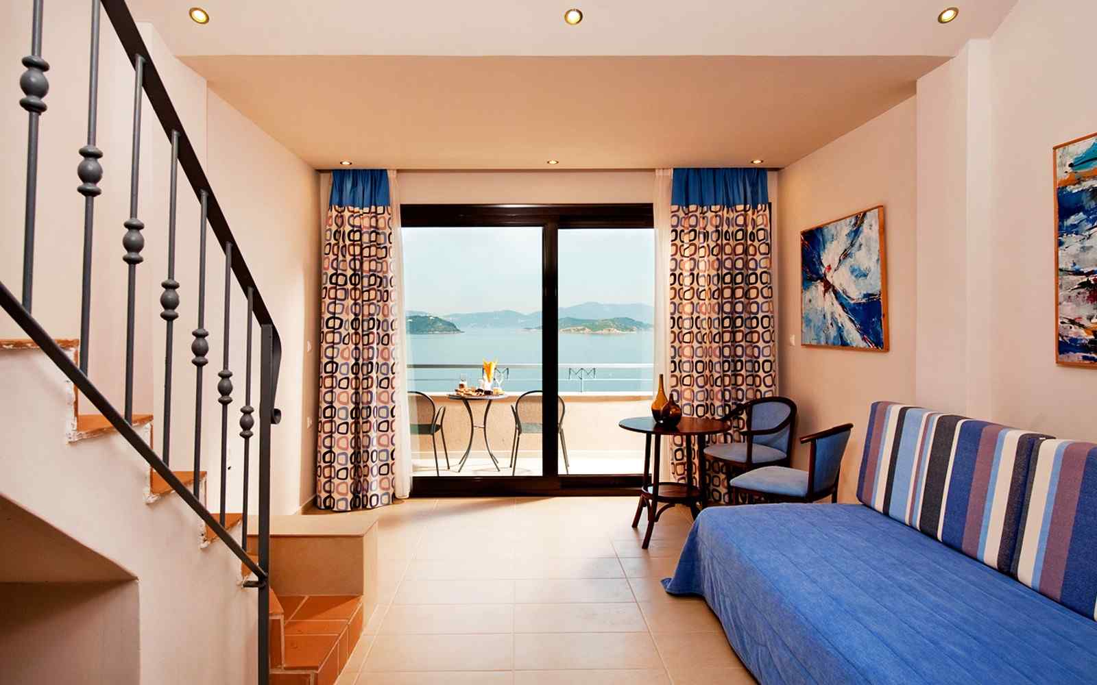https://www.cristinahotel.com/wp-content/uploads/2016/03/summer-room-04.jpg
