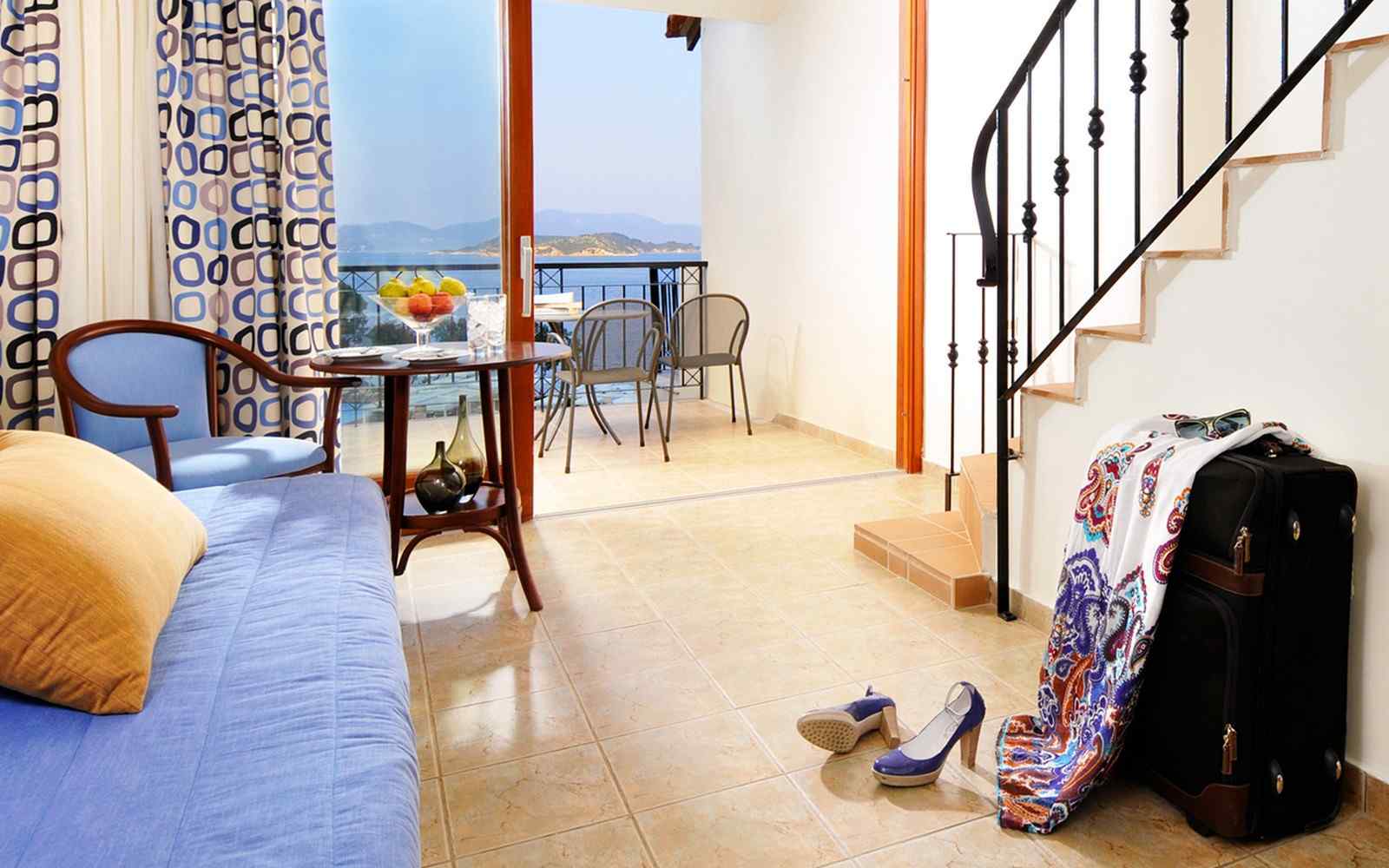https://www.cristinahotel.com/wp-content/uploads/2016/03/summer-room-06.jpg