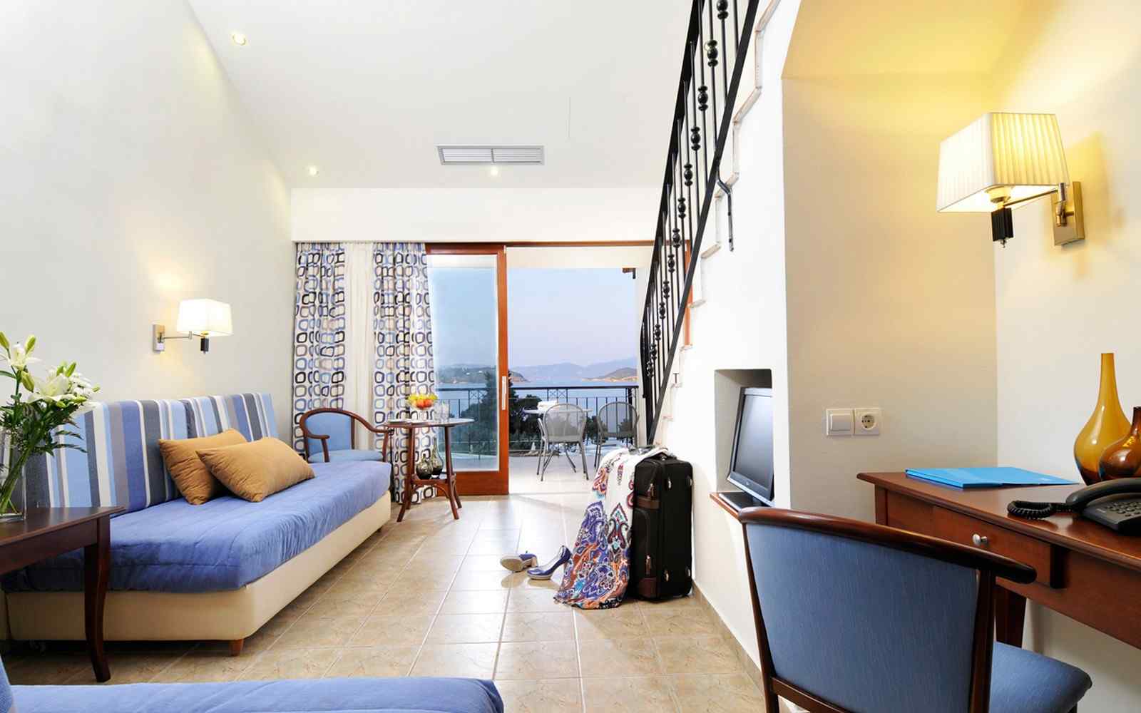 https://www.cristinahotel.com/wp-content/uploads/2016/03/summer-room-07.jpg